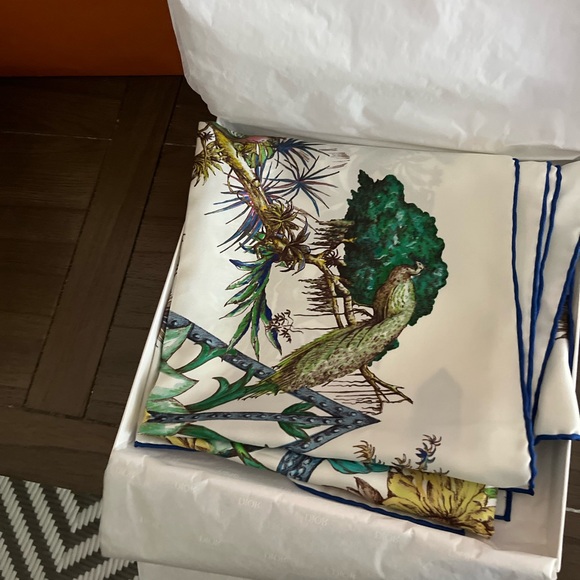 Dior Elegant silk scarf NWT and box - Picture 1 of 5